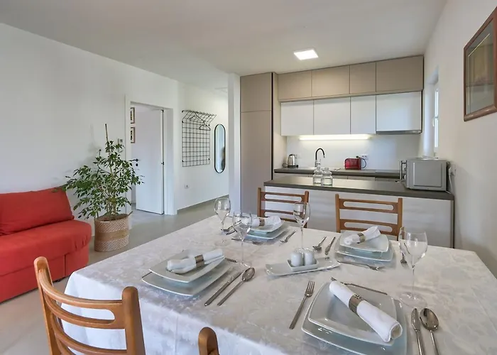 Nina Μεντουλίν