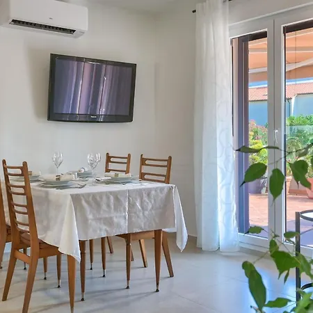 Nina Apartament *